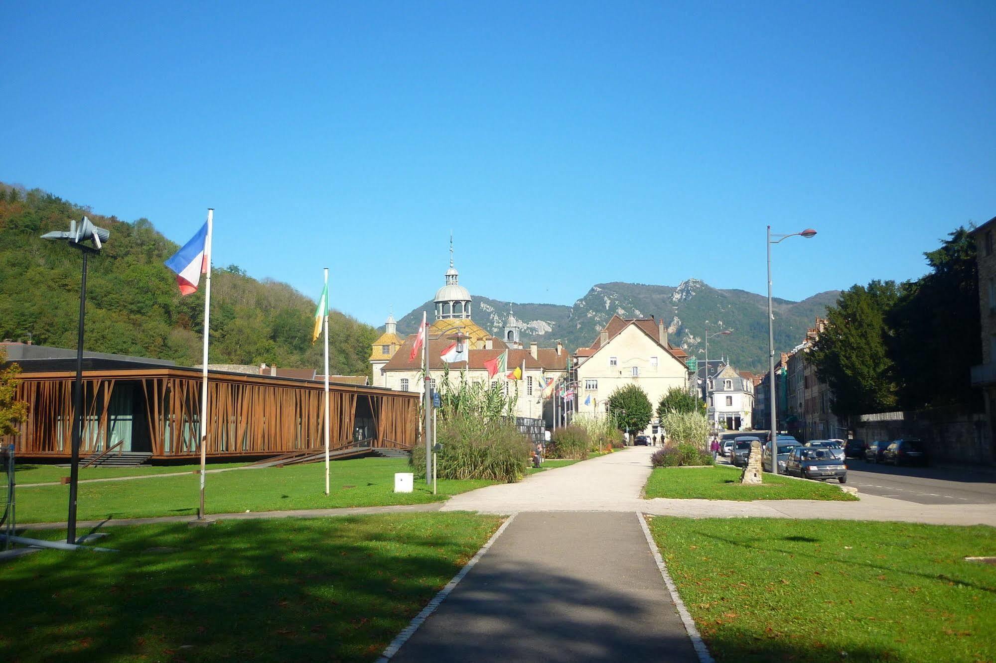 Logis Hotel Des Deux Forts Salins-les-Bains Buitenkant foto